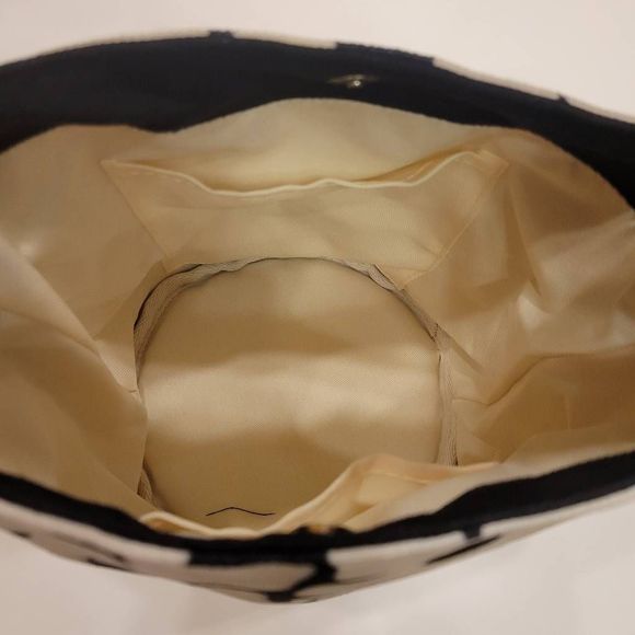 Bucket Handbag Round with Padded Handle Daisy Print Black White - Picture 2 of 5